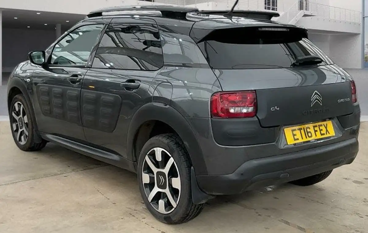 2016-citroen-c4-cactus-16bluehdi-flair-ss-etg6-big-3
