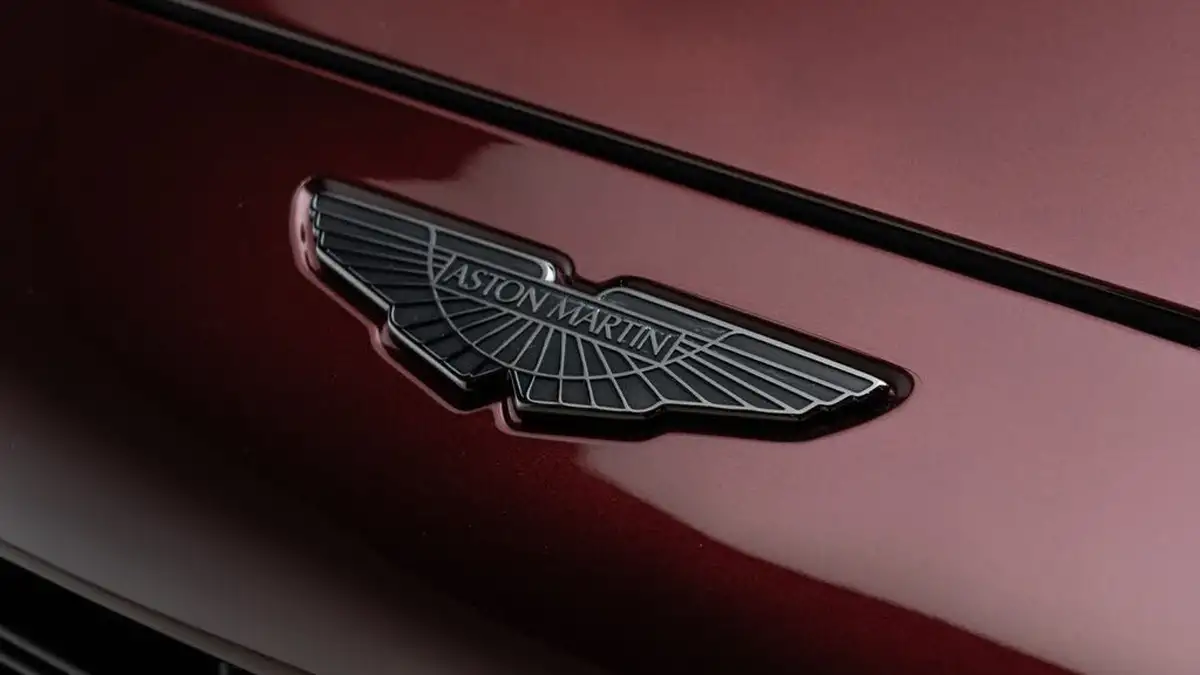 2022-aston-martin-dbx-40-v8-big-8