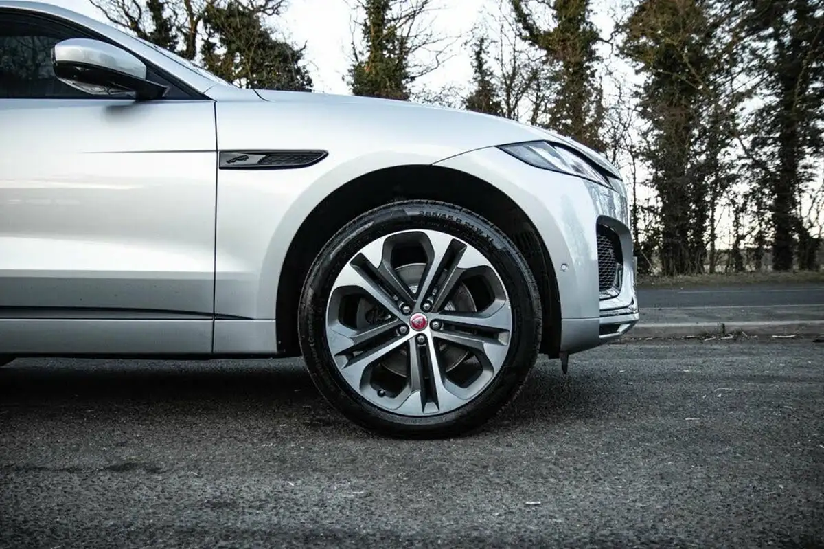 2021-jaguar-f-pace-20-p400e-hse-big-12