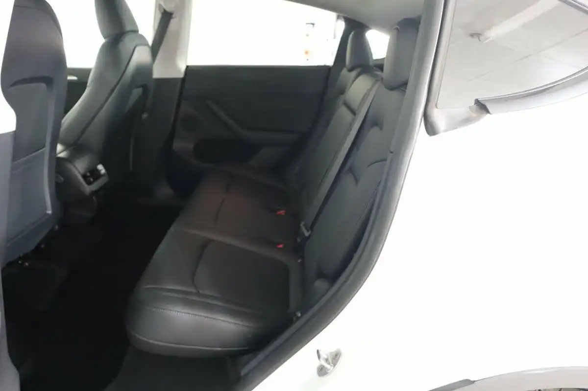 2023-tesla-model-y-e-rwd-big-12