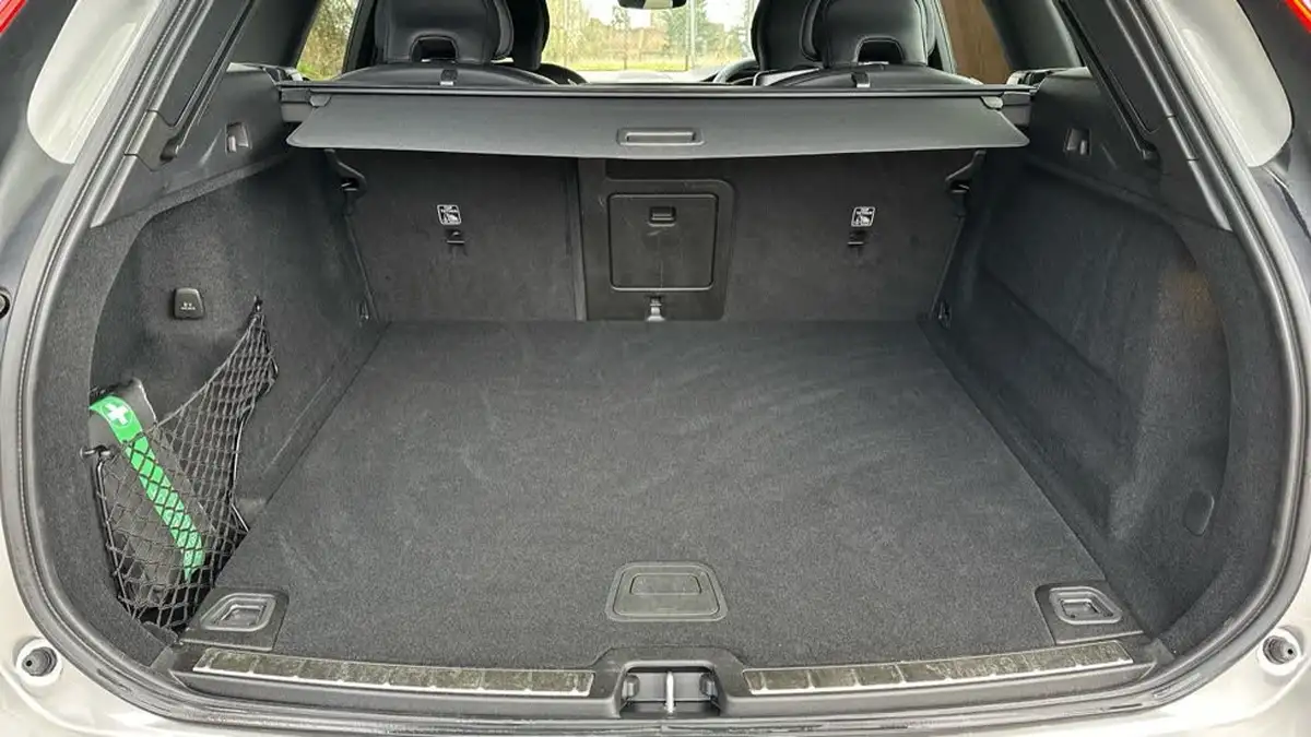 2021-volvo-xc60-20td-b4-r-design-awd-big-16