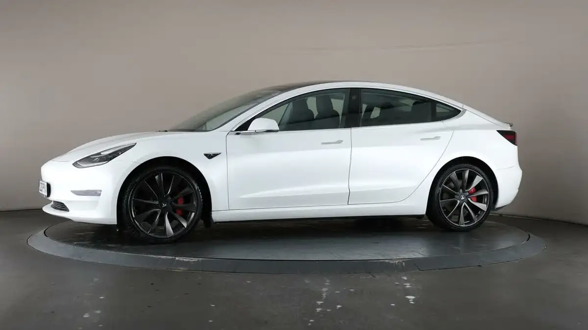 2020-tesla-model-3-e-performance-big-30