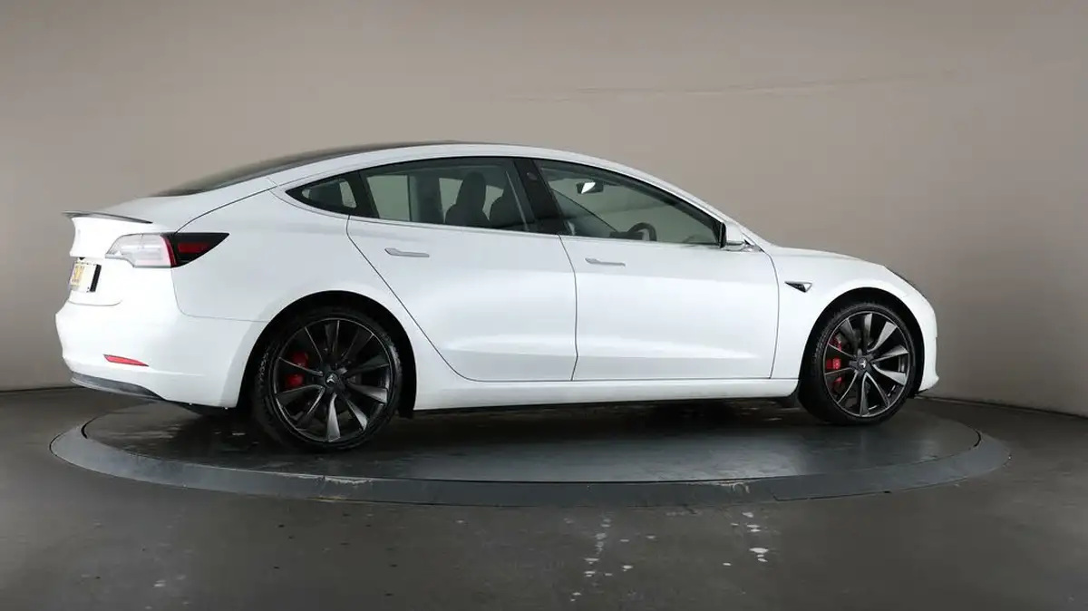 2020-tesla-model-3-e-performance-big-54