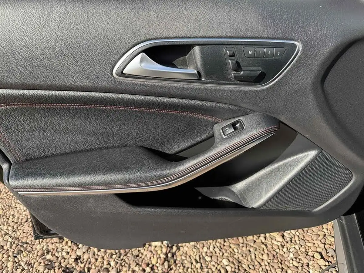 2015-mercedes-benz-gla-class-20-amg-big-54