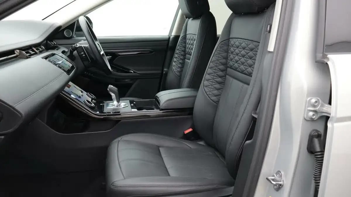 2022-land-rover-range-rover-evoque-15-p300e-autobiography-big-14