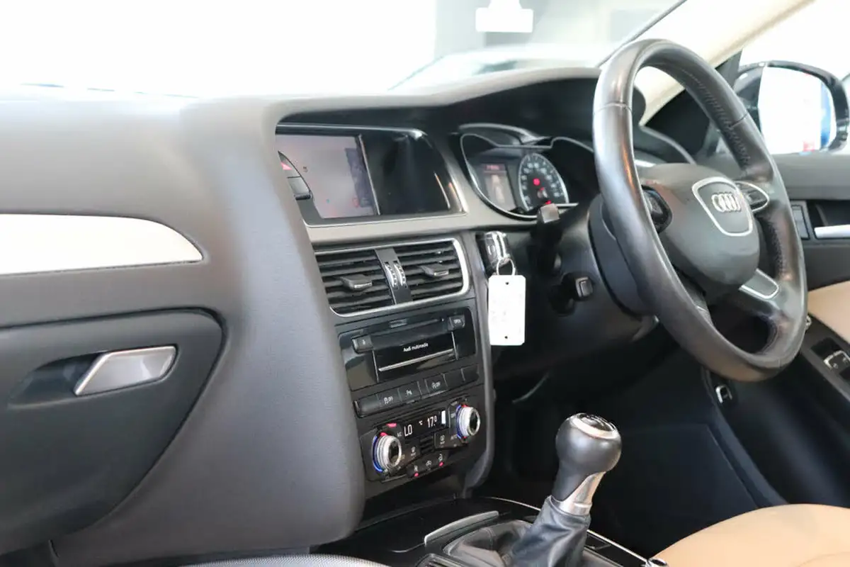 2014-audi-a4-avant-20td-se-technik-177ps-avant-big-36