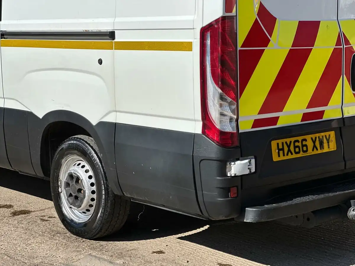2016-iveco-daily-s-class-23td-35s13v-3000-h1-plus-panel-big-23