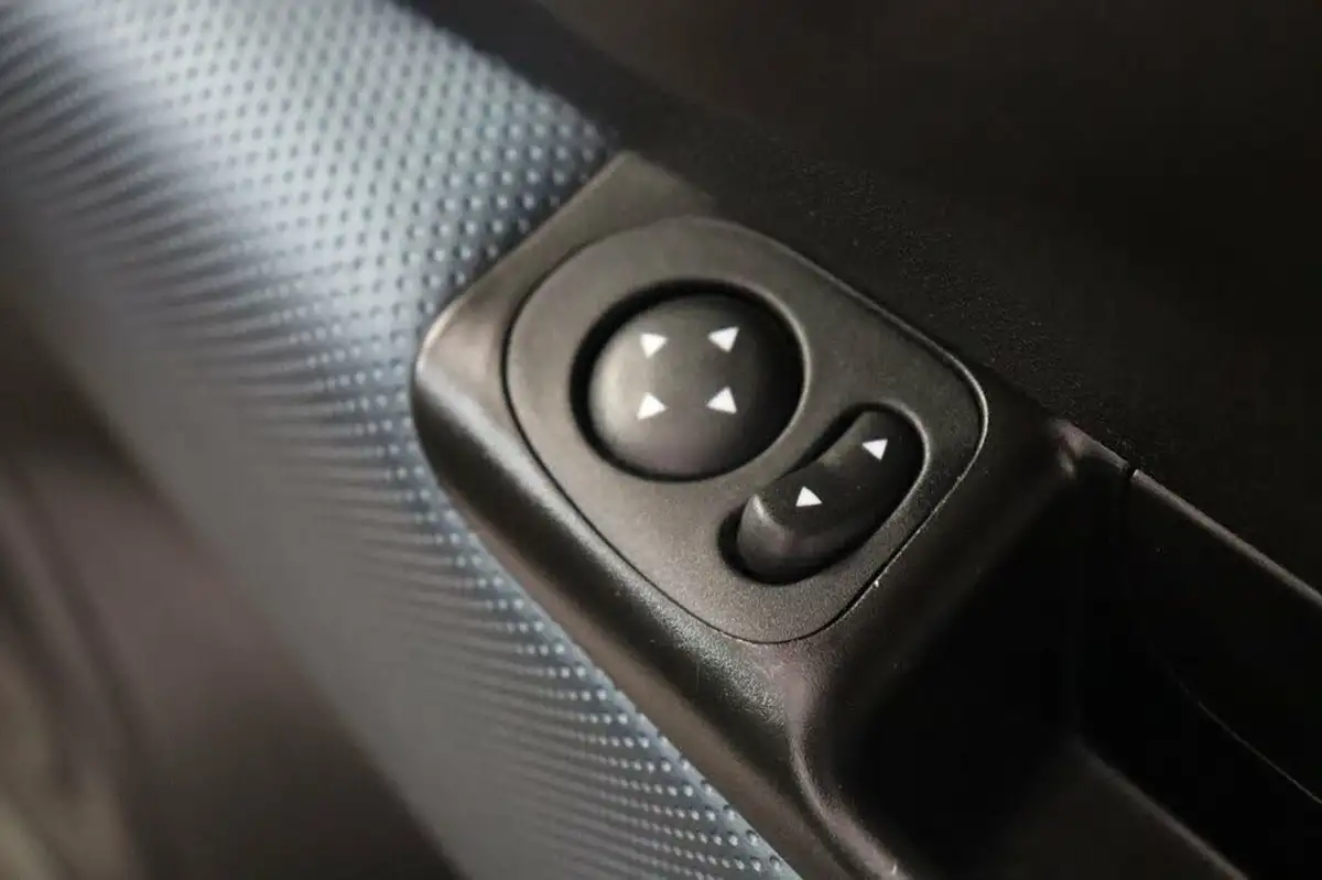 2020-fiat-500-10-launch-edition-big-29