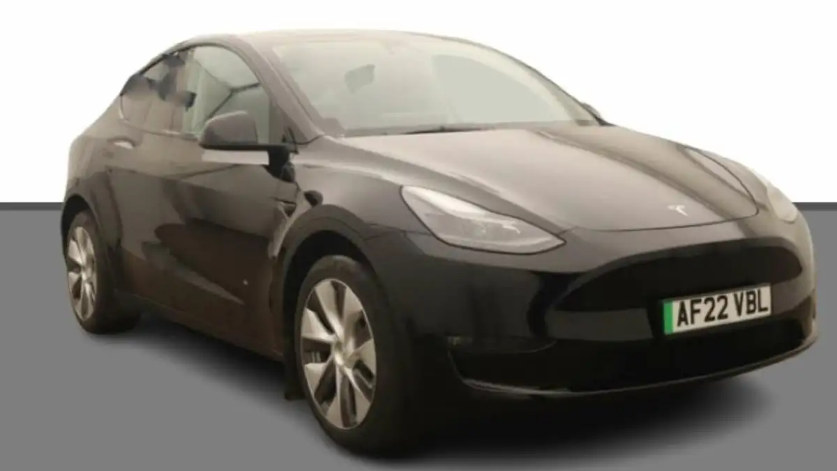 2022-tesla-model-y-e-long-range-big-0