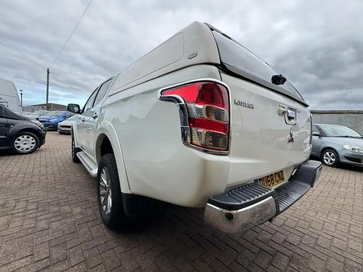 2018-mitsubishi-l200-24di-d-barbarian-eu6-big-6