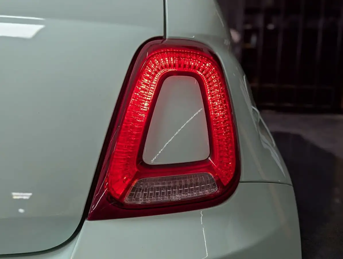 2018-fiat-500-12-lounge-big-32