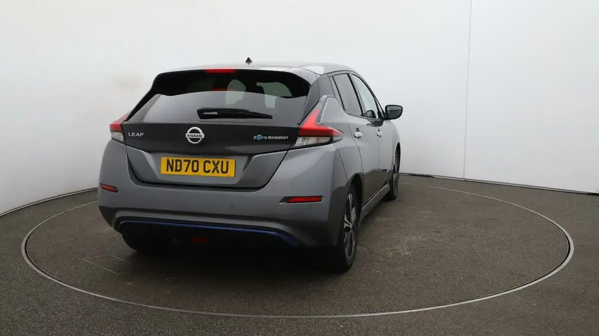 2020-nissan-leaf-e-tekna-big-50