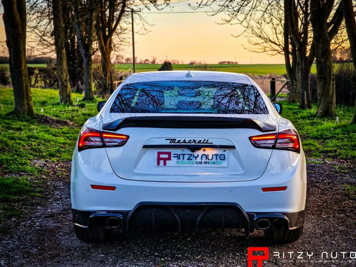 2015-maserati-ghibli-30-s-big-58