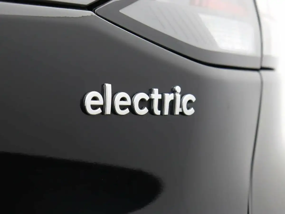 2021-hyundai-ioniq-e-premium-se-electric-100kw-big-41