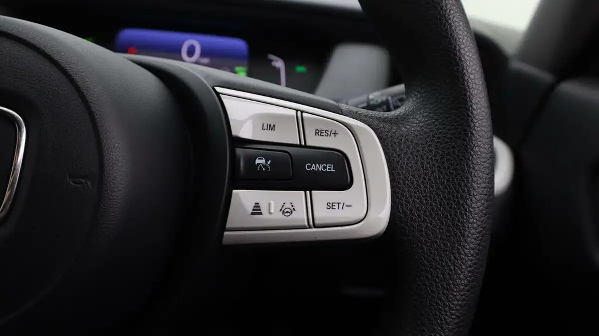 2021-honda-jazz-15-i-mmd-se-107ps-big-24