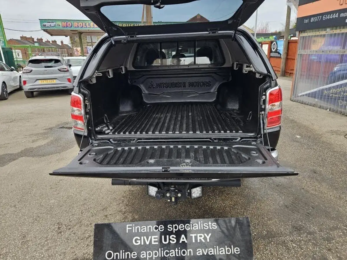 2018-mitsubishi-l200-24di-d-barbarian-sda-auto-big-12