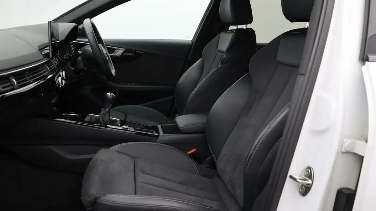 2021-audi-a4-avant-20-35-tfsi-black-edition-big-13