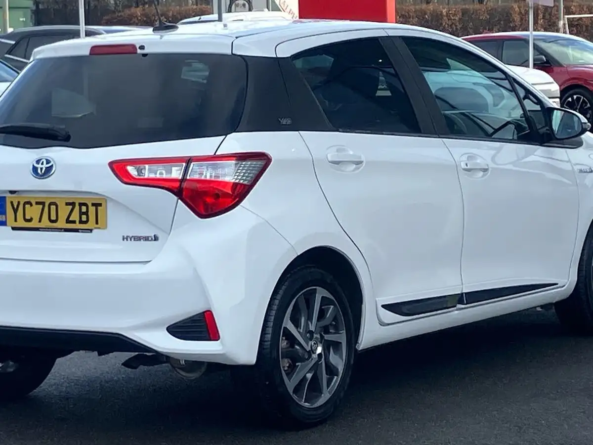 2020-toyota-yaris-15-vvt-i-y20-98bhp-hybrid-1497cc-e-cvt-big-23