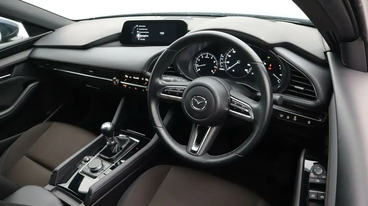 2022-mazda-mazda3-20-se-l-lux-122ps-hatchback-5d-big-9
