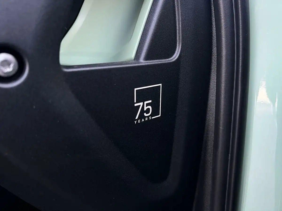 2023-land-rover-90-defender-30-d300-75th-edition-big-59