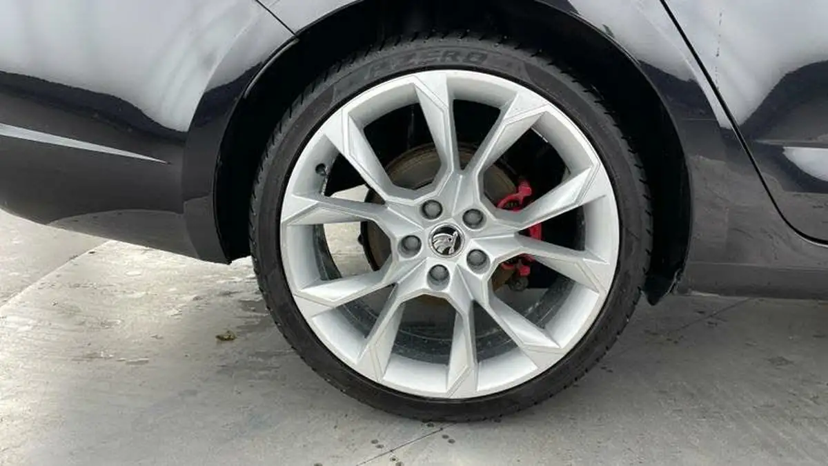 2017-skoda-octavia-20tdi-vrs-estate-dsg-big-28