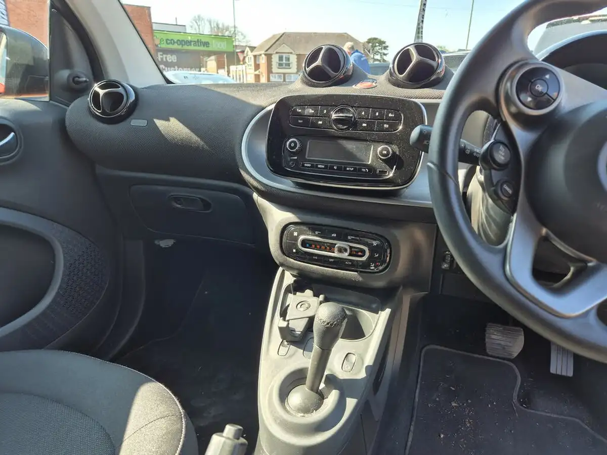 2017-smart-fortwo-10-passion-71bhp-premiumss-cabriolet-twinamic-big-7