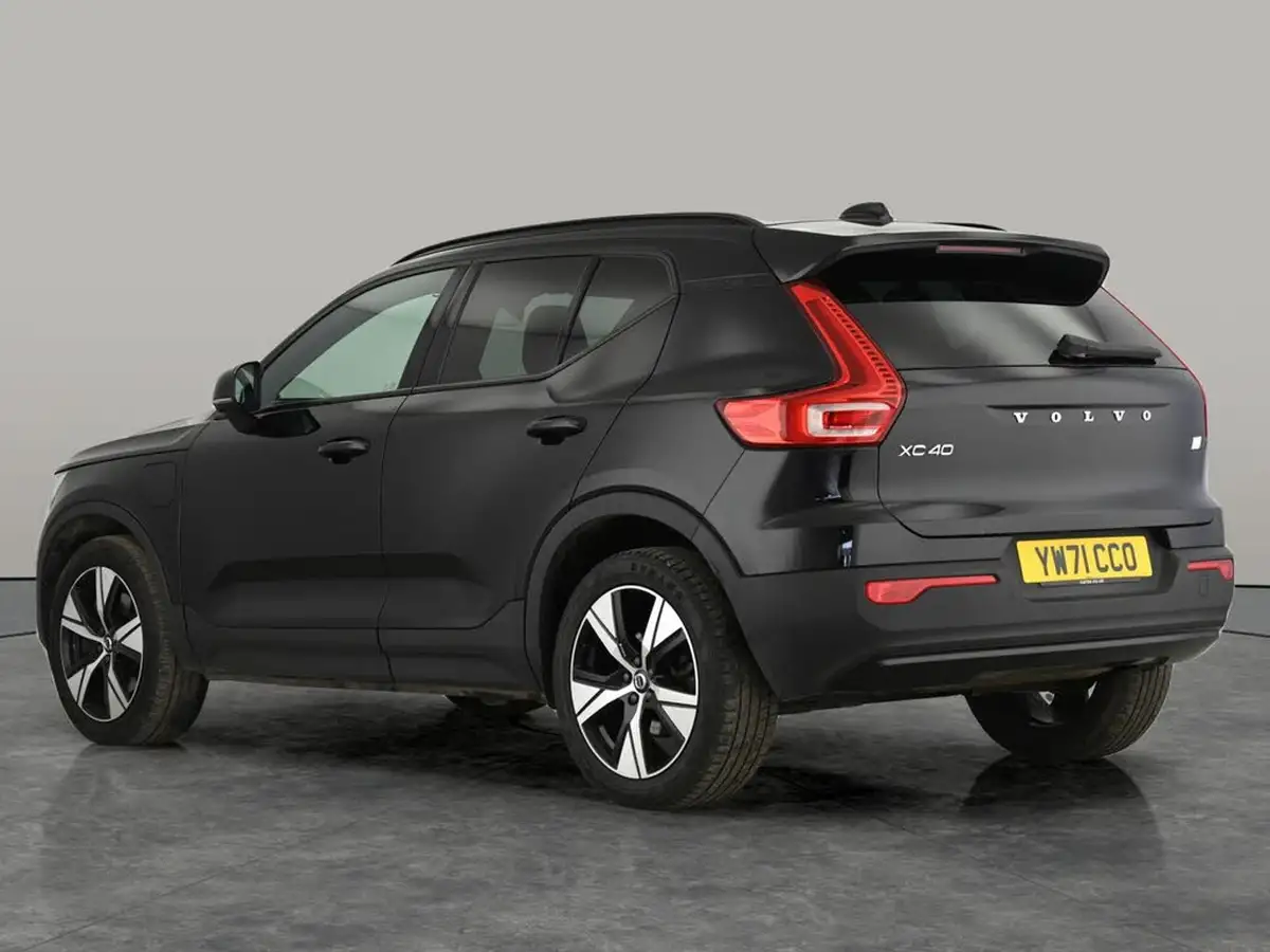 2022-volvo-xc40-15-t4-r-design-big-9