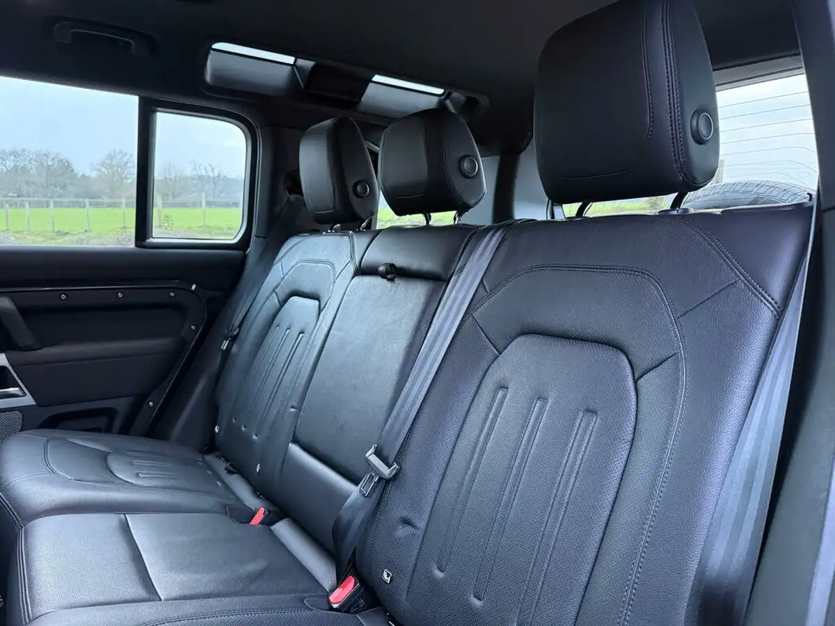 2021-land-rover-110-defender-30-d250-se-big-18