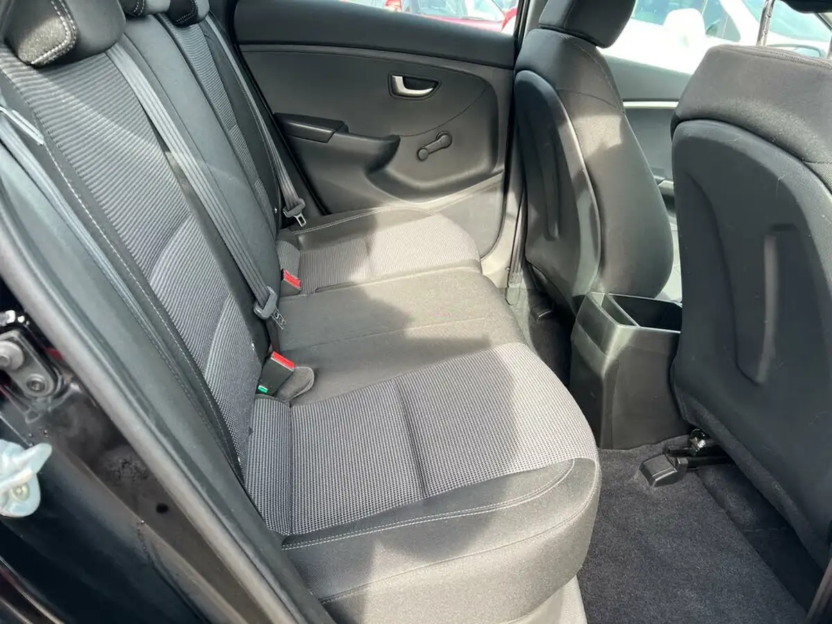 2015-hyundai-i30-14-s-blue-drive-big-13