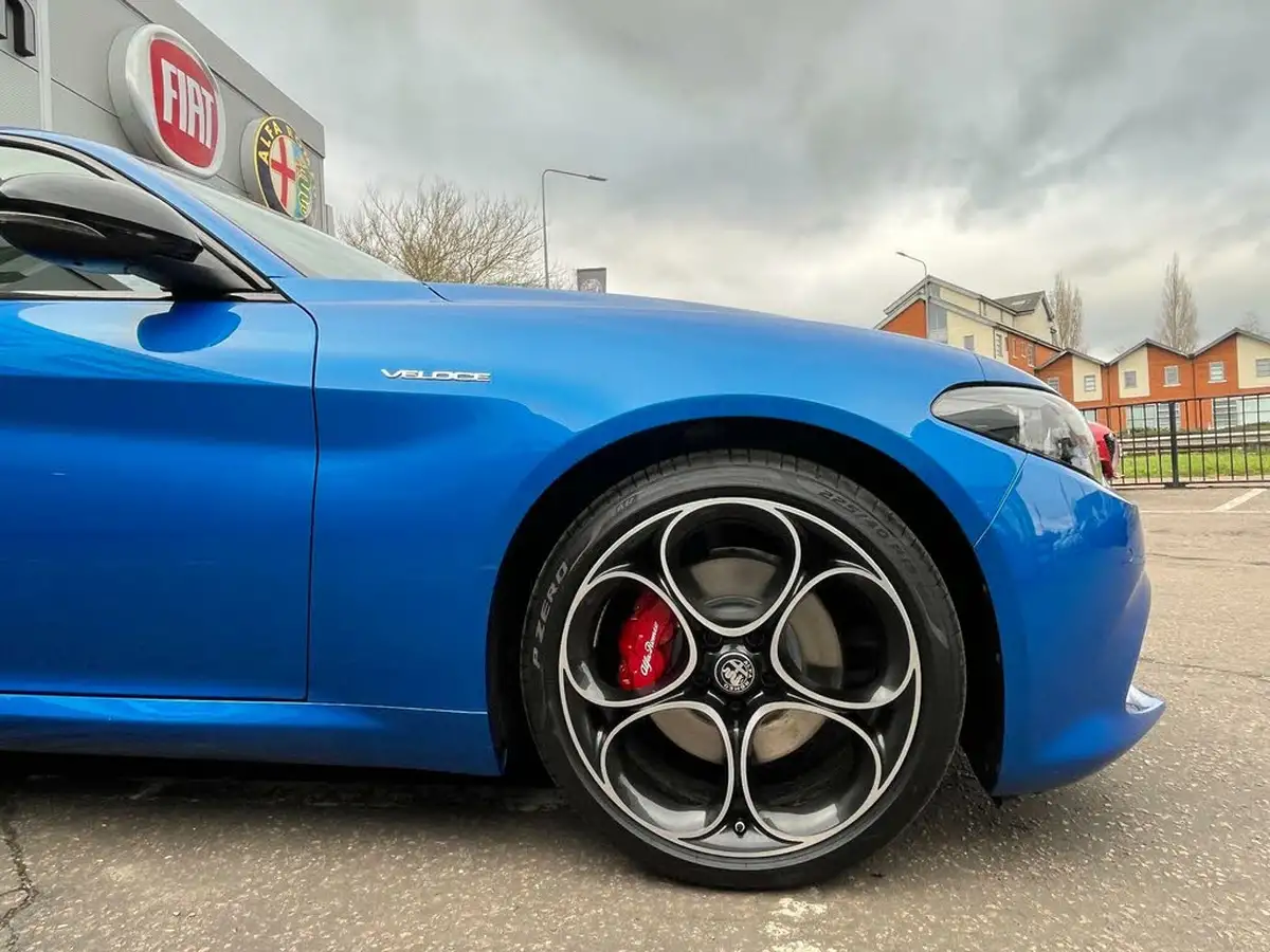 2025-alfa-romeo-giulia-20-veloce-big-3