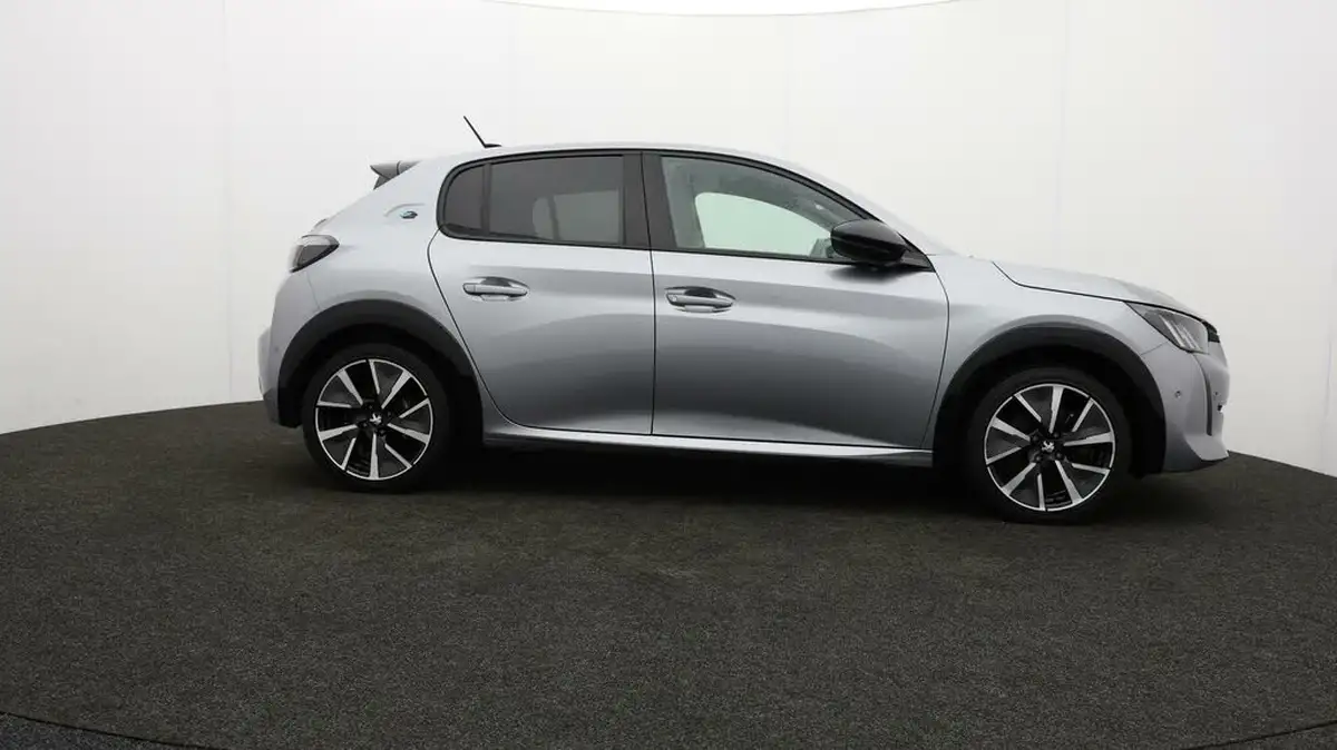 2021-peugeot-208-e-gt-premium-big-7
