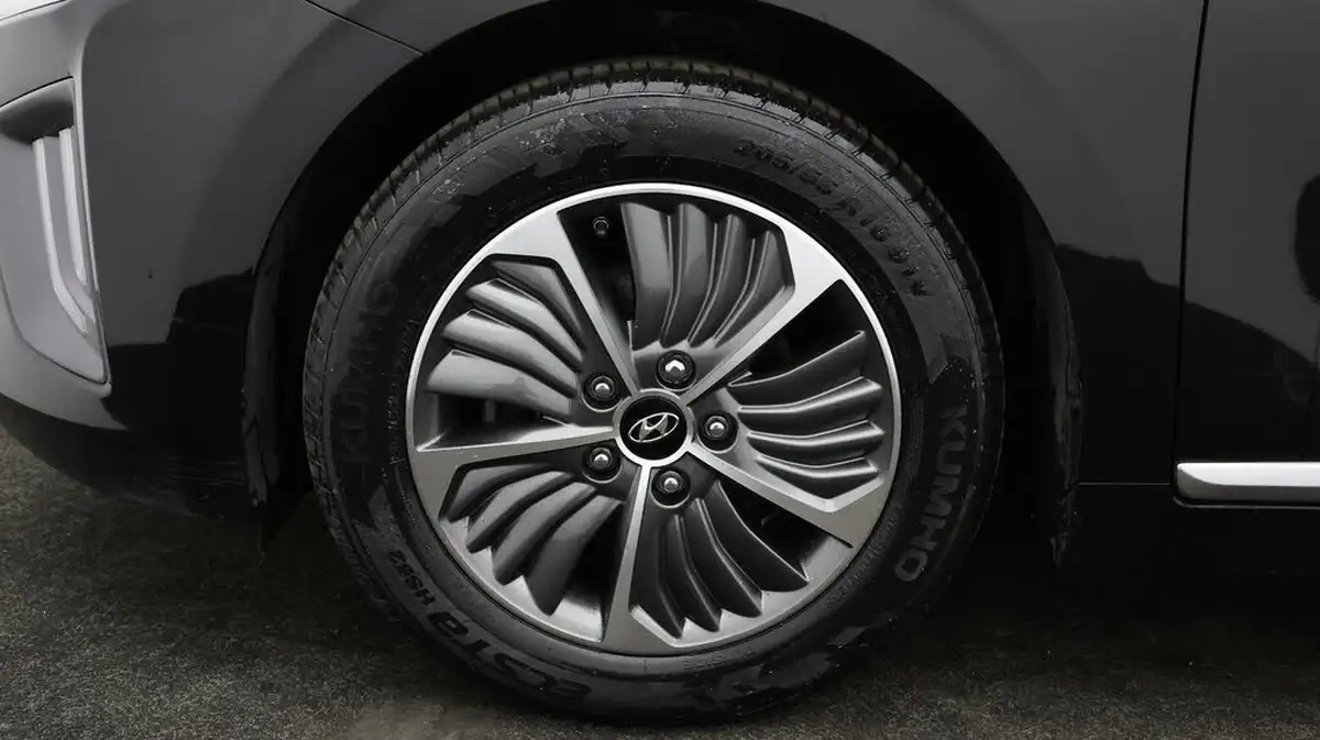 2022-hyundai-ioniq-16-gdi-premium-plug-in-hybrid-big-17