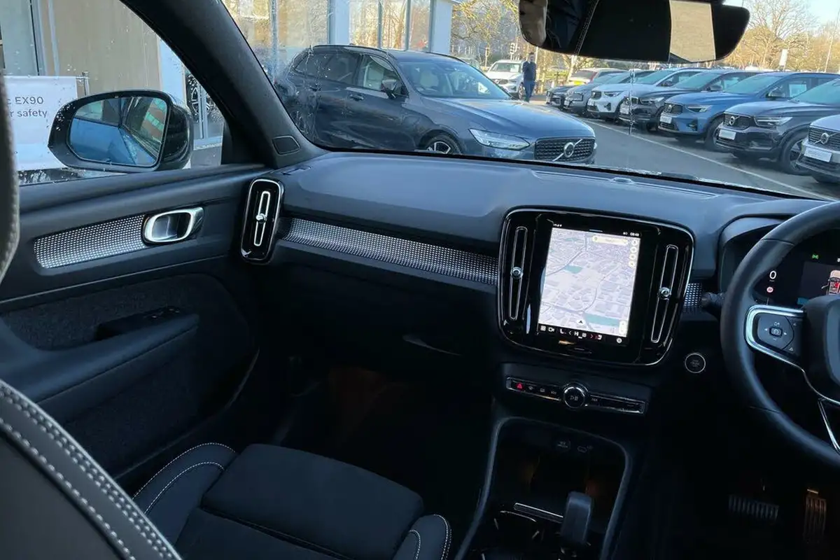 2024-volvo-xc40-20-b4-plus-big-30