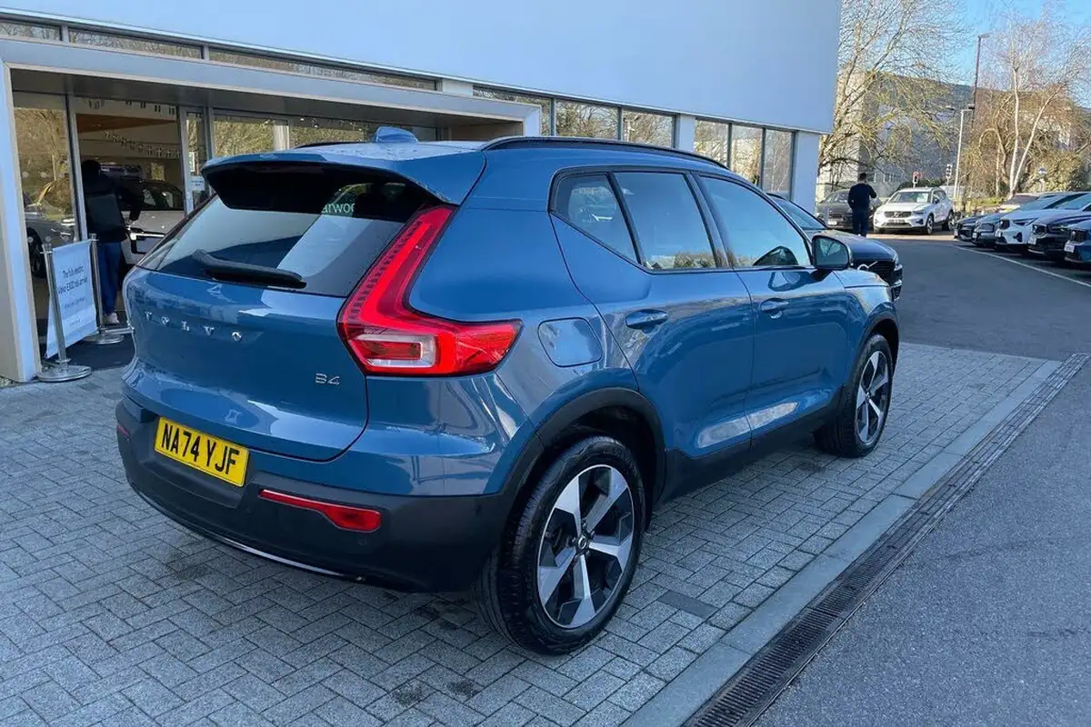 2024-volvo-xc40-20-b4-plus-big-6