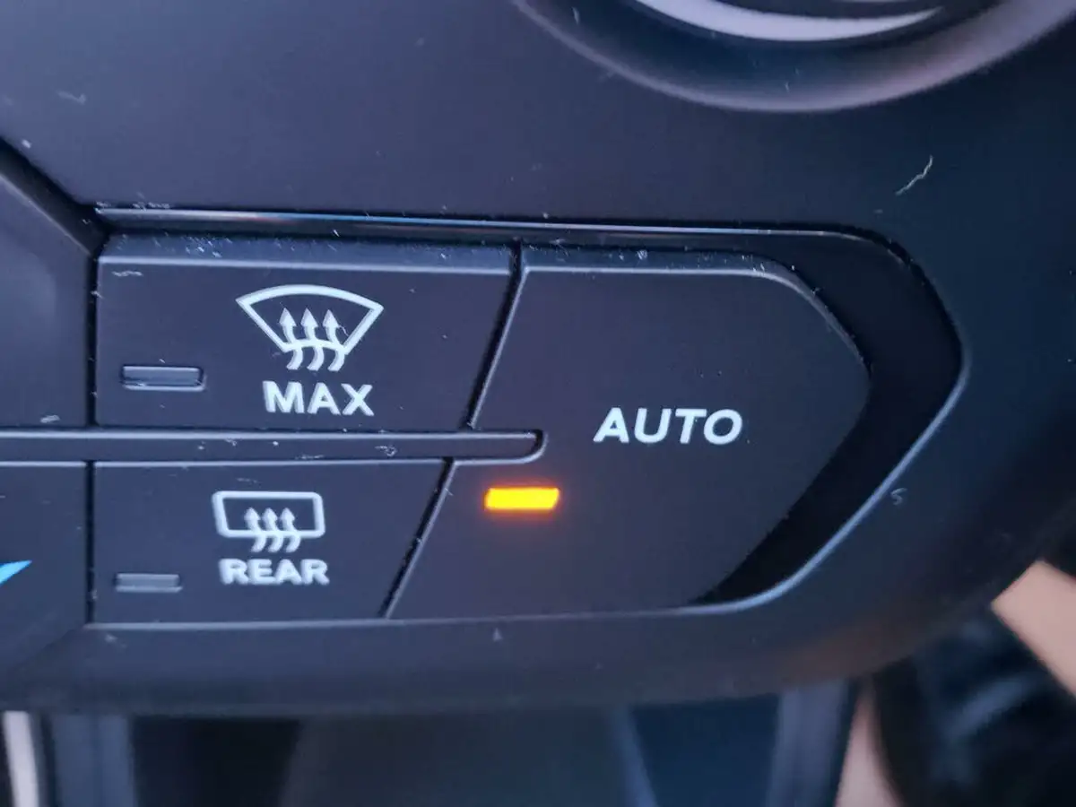 2022-jeep-renegade-10-gse-limited-big-25