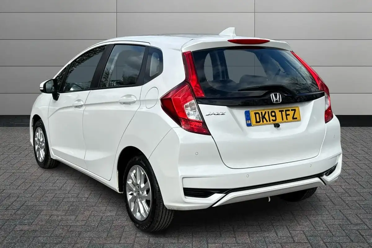 2019-honda-jazz-13-i-vtec-se-navi-cvt-big-2