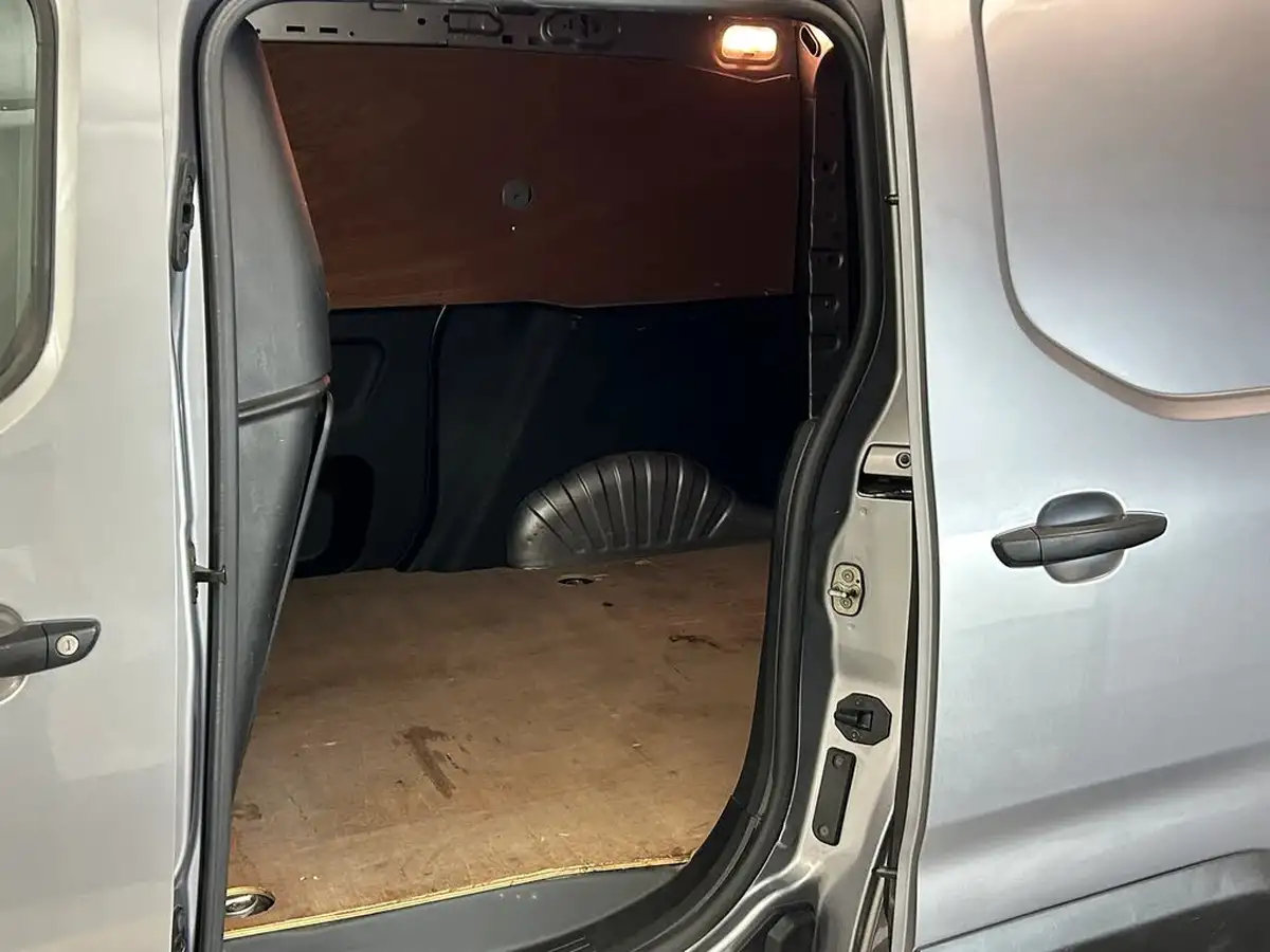 2021-vauxhall-combo-15cdti-griffin-2000-big-18