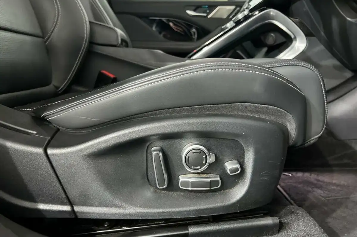 2022-jaguar-i-pace-ev400-hse-black-big-17
