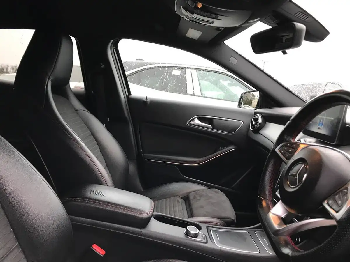 2020-mercedes-benz-gla-class-16-gla-180-amg-line-edition-7g-dct-big-3