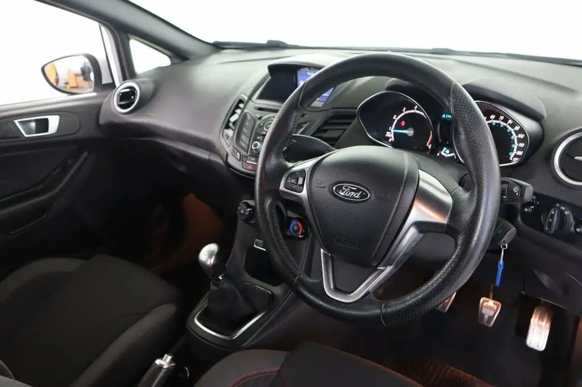 2017-ford-fiesta-10t-st-line-with-nav-125ps-3d-big-14