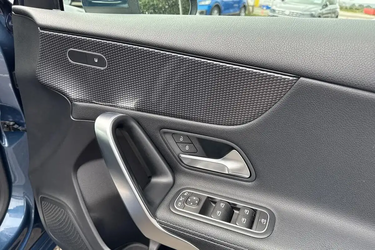 2019-mercedes-benz-a-class-15d-a180d-sport-executive-hatchback-5d-7g-dct-big-17
