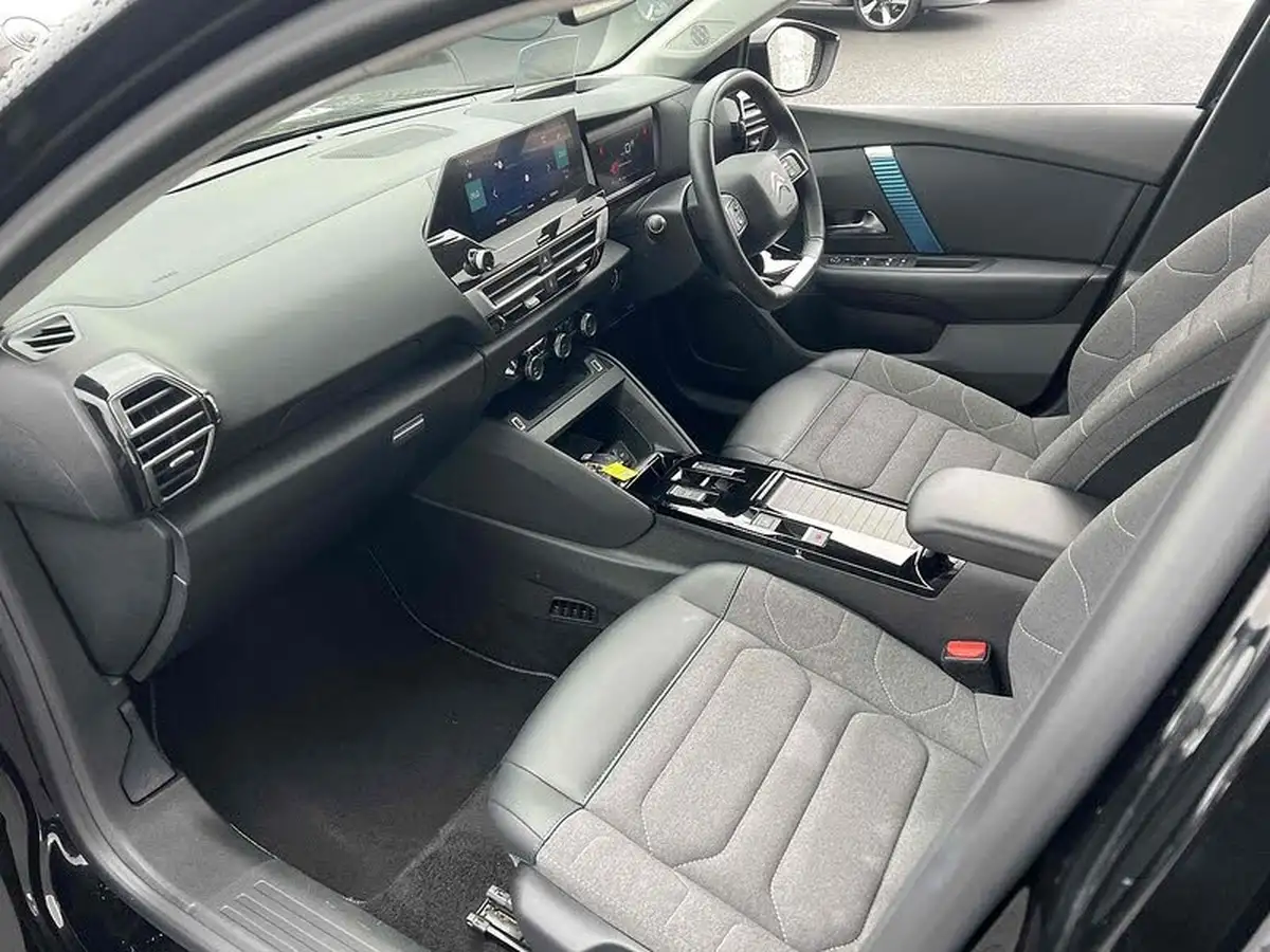 2022-citroen-c4-e-shine-big-25