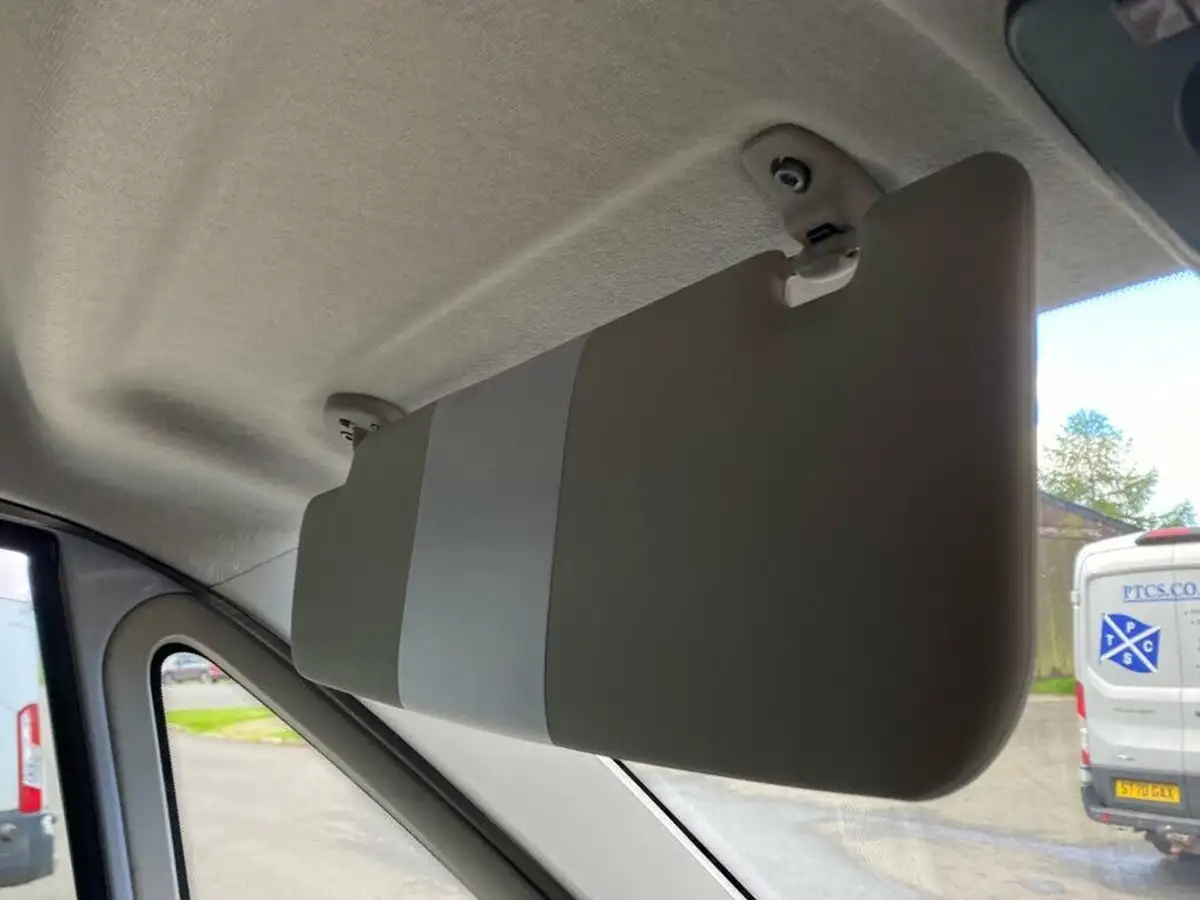 2024-peugeot-boxer-22-bluehdi-professional-premium-335-l3h2-panel-big-38