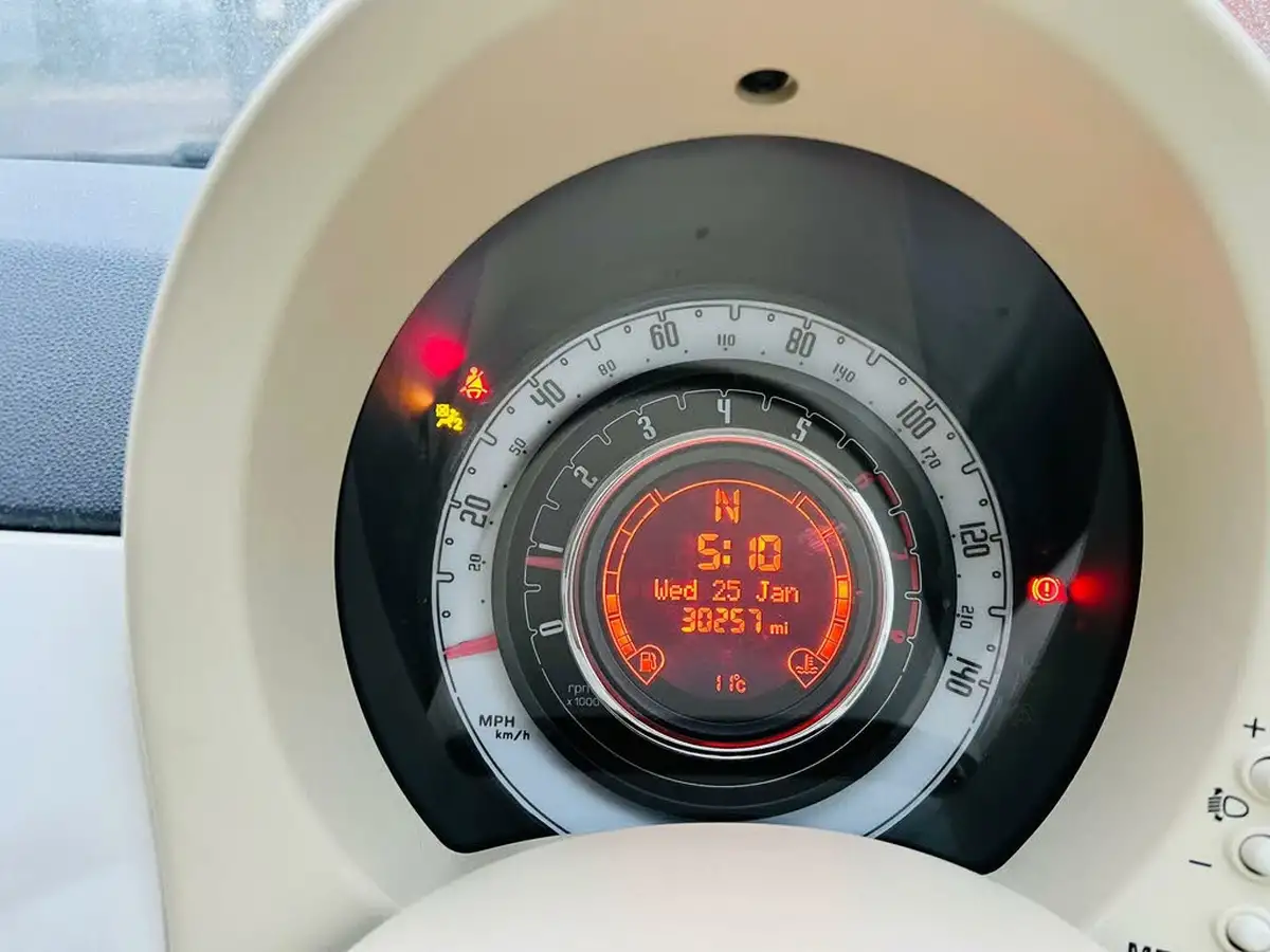 2013-fiat-500-12-lounge-dualogic-big-26