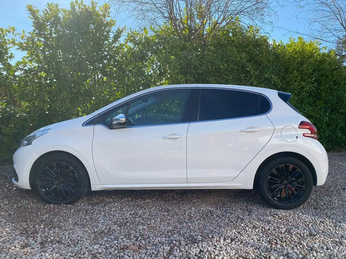 2018-peugeot-208-16bluehdi-allure-75bhp-big-6