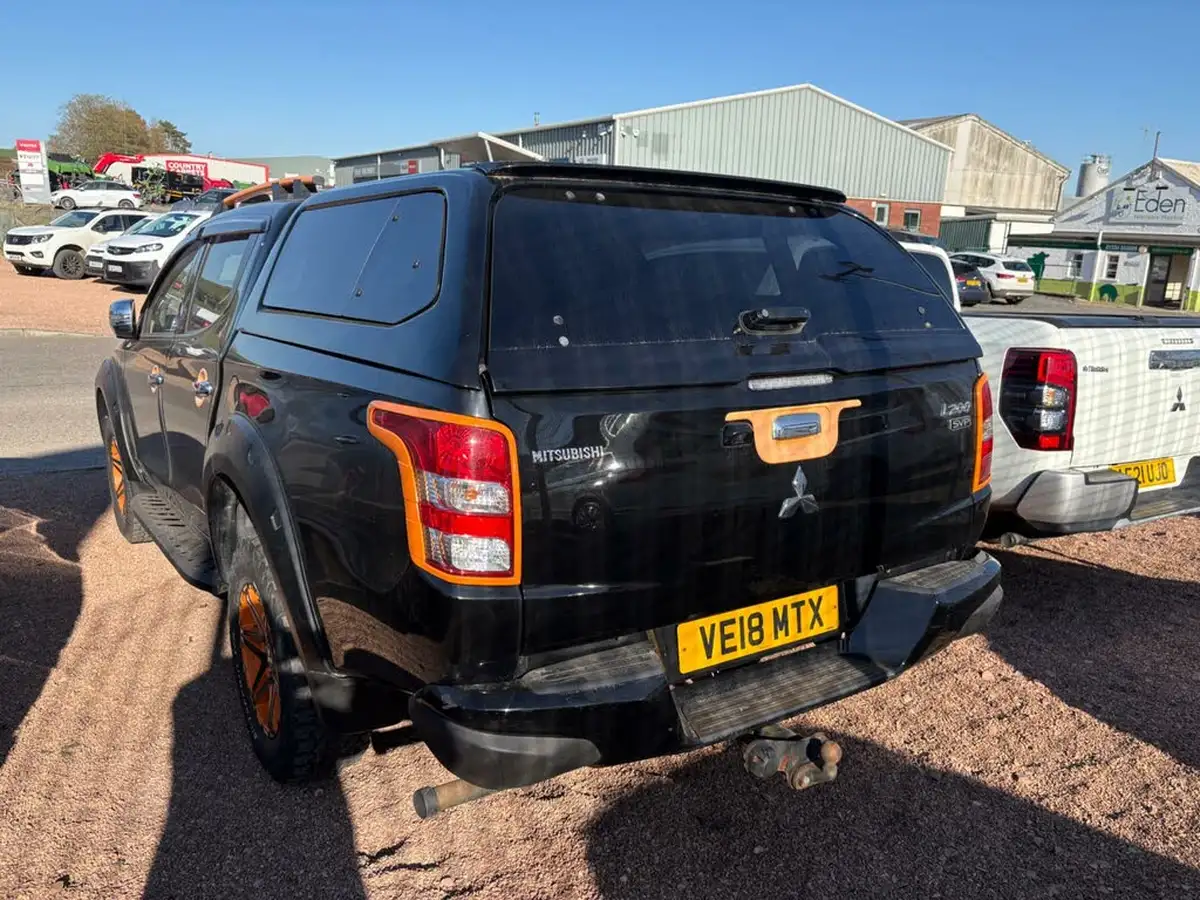 2018-mitsubishi-l200-24di-d-barbarian-spv-ii-auto-big-5