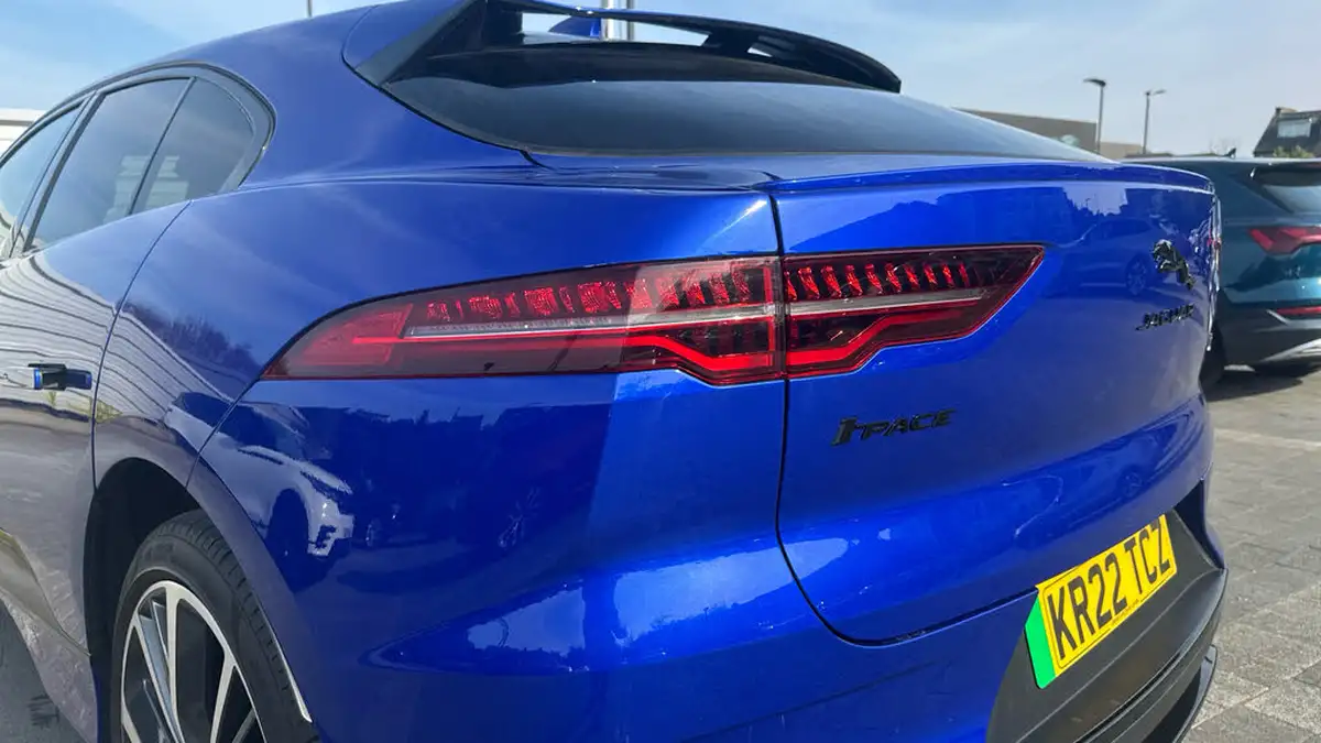 2022-jaguar-i-pace-ev400-hse-black-big-18