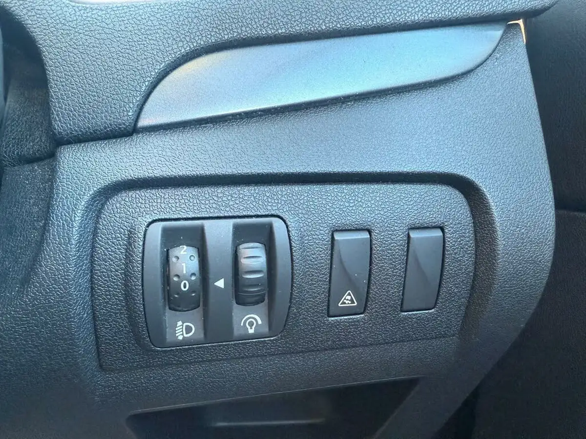 2010-renault-grand-scenic-14-dynamique-big-20