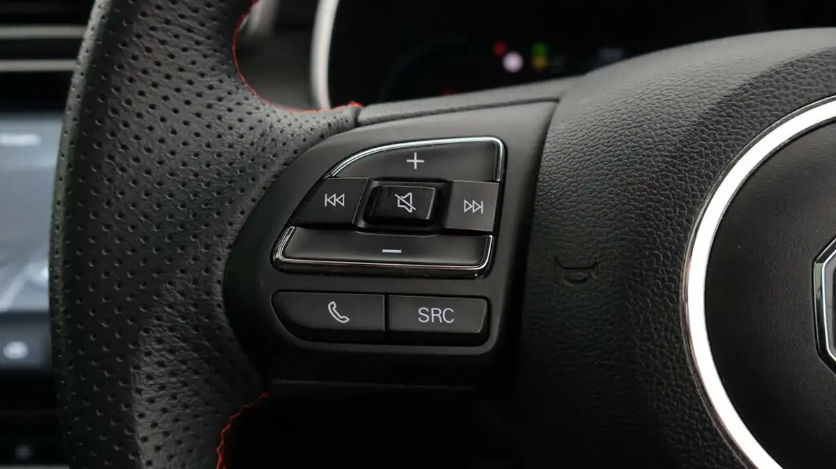2023-mg-zs-suv-e-trophy-ev-156ps-long-range-big-26