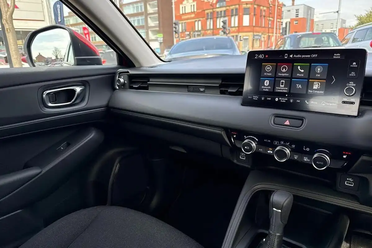 2022-honda-hr-v-15-i-mmd-elegance-big-28